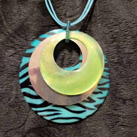 Beautiful necklace with multicolored shells - Picture 4 of 8